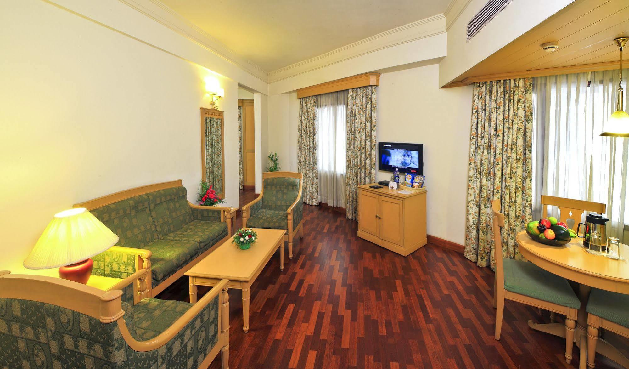 Abad Atrium Ξενοδοχείο Kochi Εξωτερικό φωτογραφία